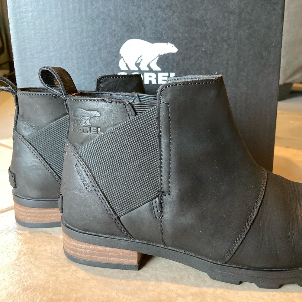 Women’s Sorel Emelie Chelsea Boots-black